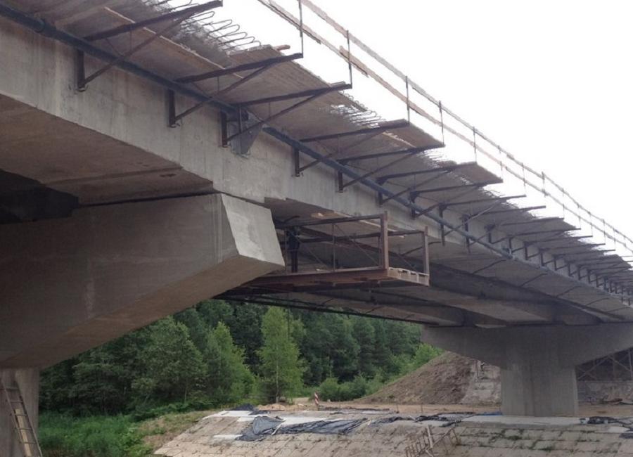 Wzmocnienie płyty mostu drogowego