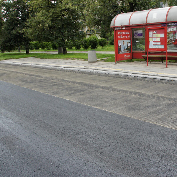 Przykład wzmocnienia zatok autobusowych