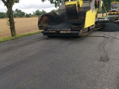 Układanie warstwy ścieralnej na siatce wzmacniającej S&P Glasphalt® G