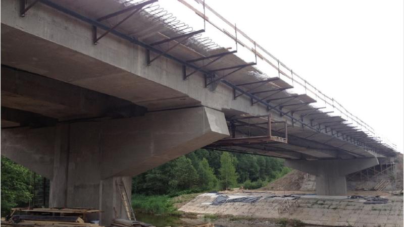 Wzmocnienie płyty mostu drogowego